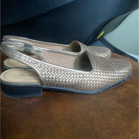 Trotters Woven Lucy Slingbacks - Picture 2 of 9